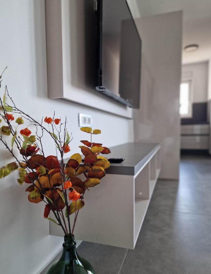 Poseidon Apartment *