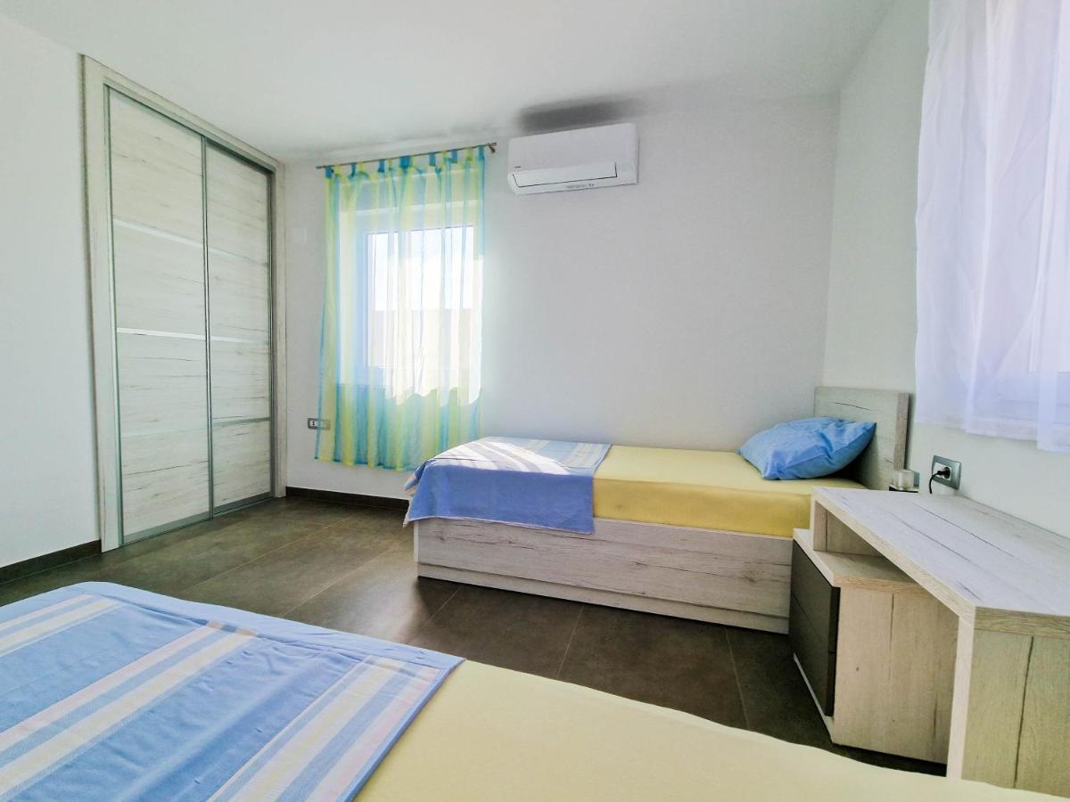 Poseidon Apartment *