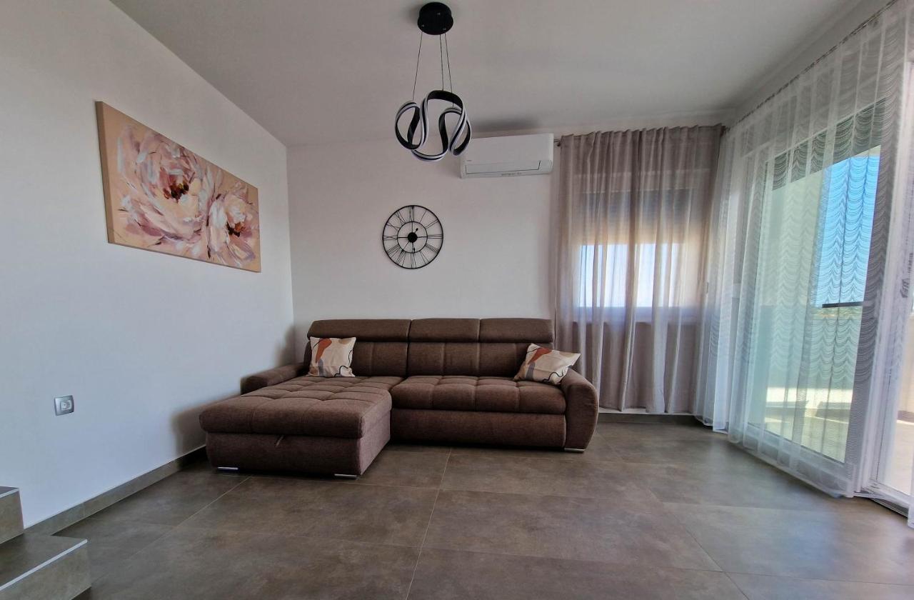 Poseidon Apartment *